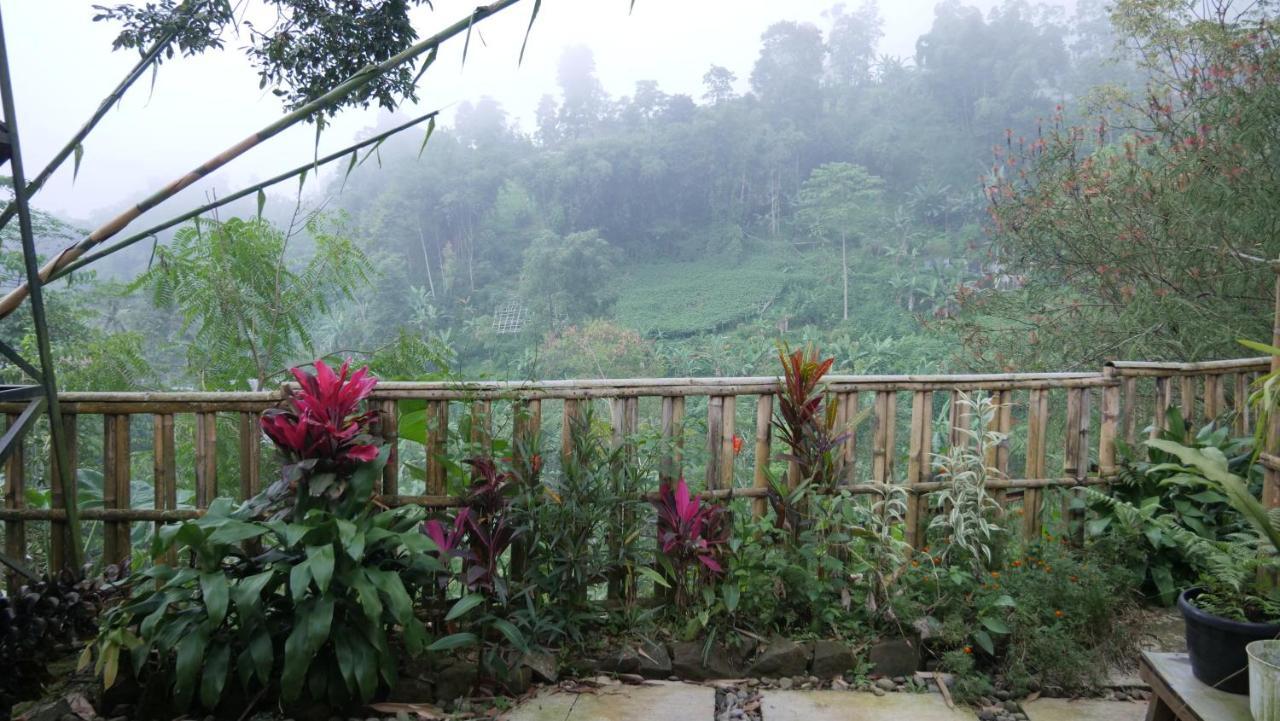 Sanggar Pantcha Indra Guest House Kemuning Exterior foto