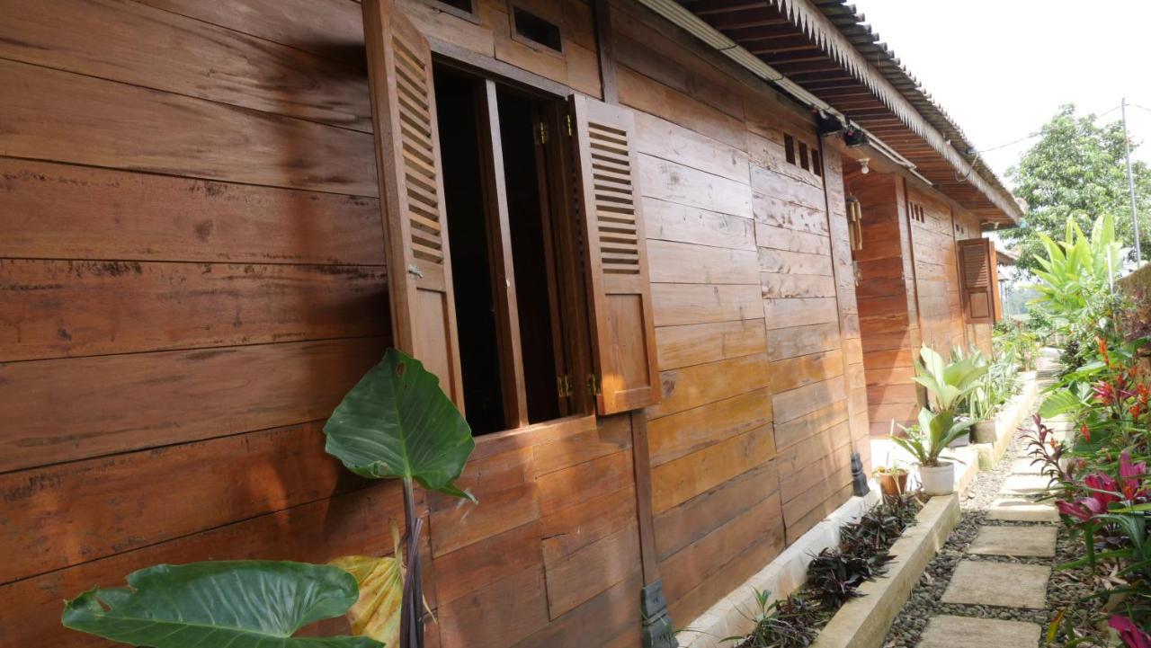Sanggar Pantcha Indra Guest House Kemuning Exterior foto