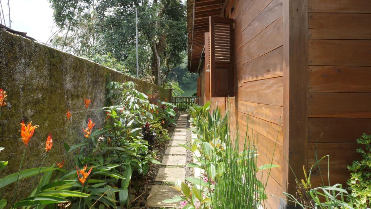 Sanggar Pantcha Indra Guest House Kemuning Exterior foto