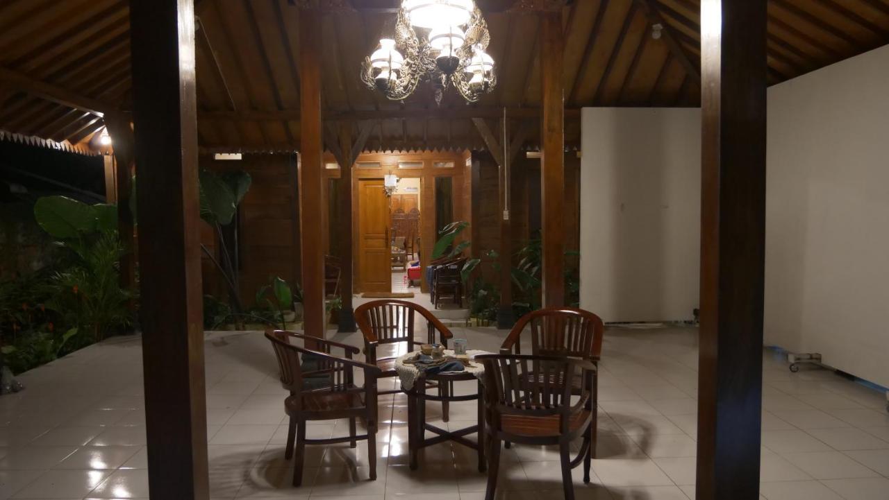 Sanggar Pantcha Indra Guest House Kemuning Exterior foto