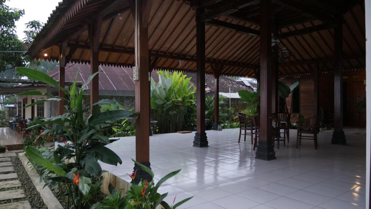 Sanggar Pantcha Indra Guest House Kemuning Exterior foto