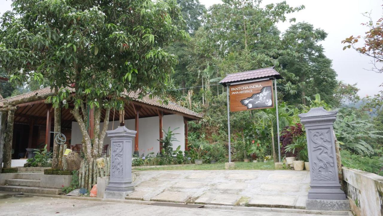 Sanggar Pantcha Indra Guest House Kemuning Exterior foto