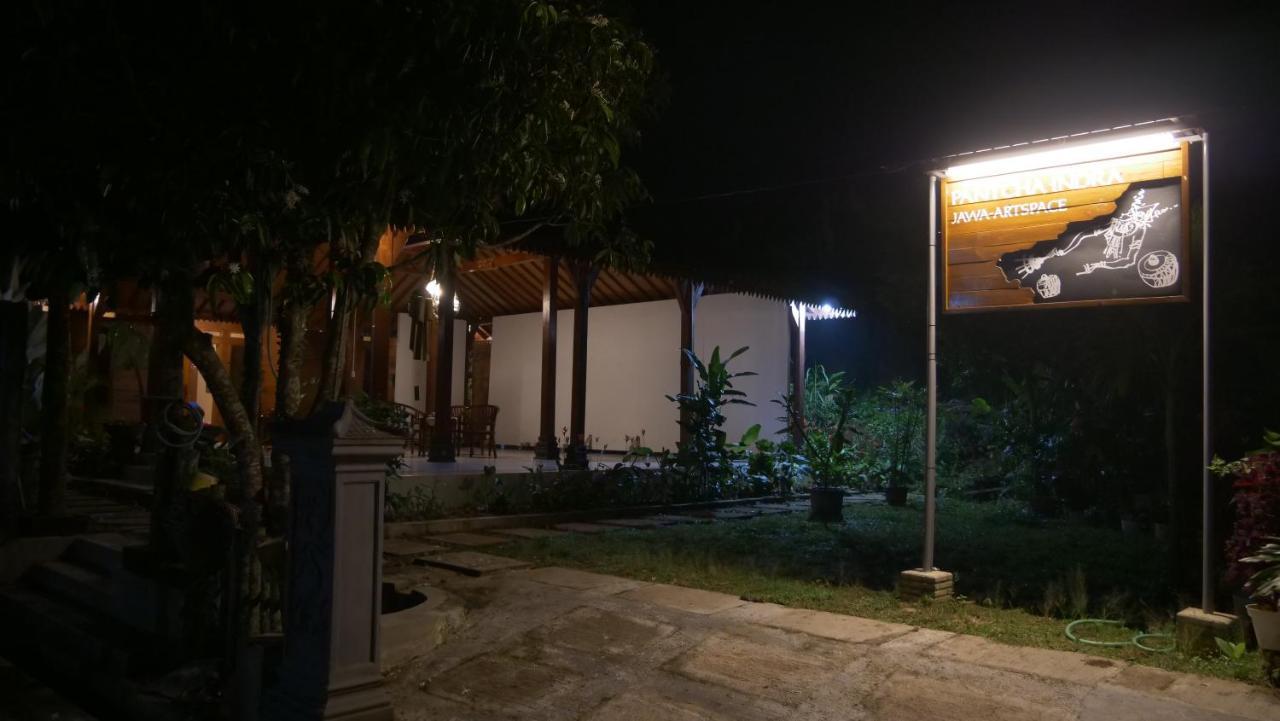 Sanggar Pantcha Indra Guest House Kemuning Exterior foto