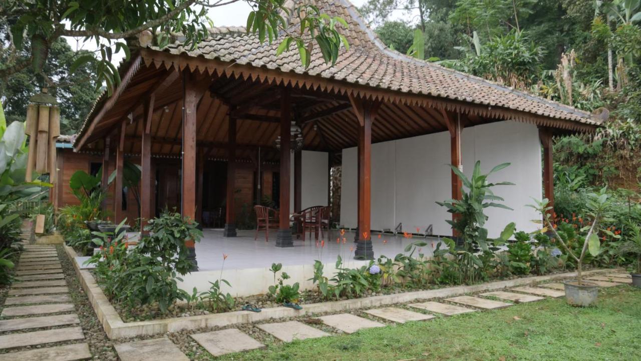 Sanggar Pantcha Indra Guest House Kemuning Exterior foto