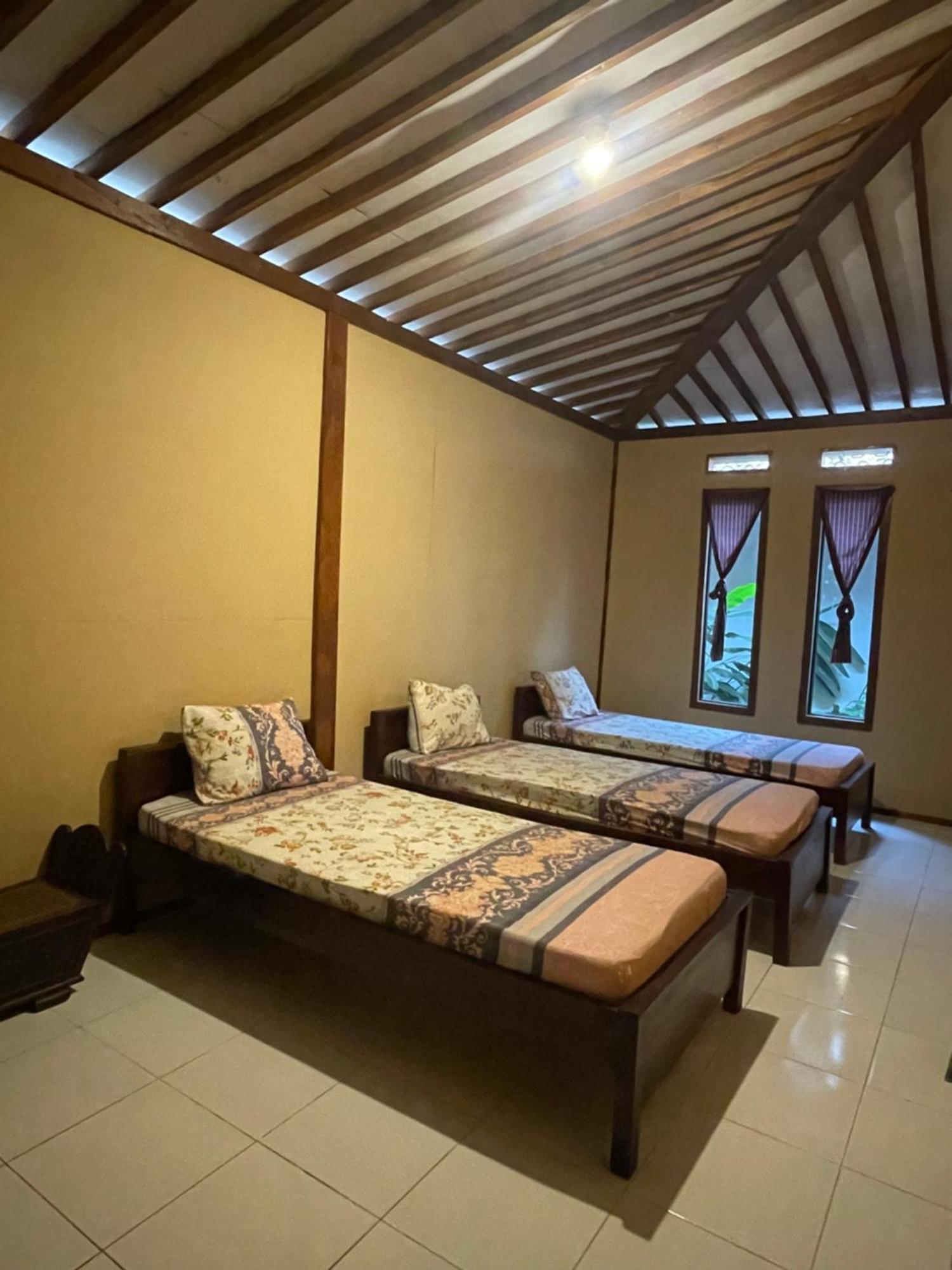 Sanggar Pantcha Indra Guest House Kemuning Exterior foto