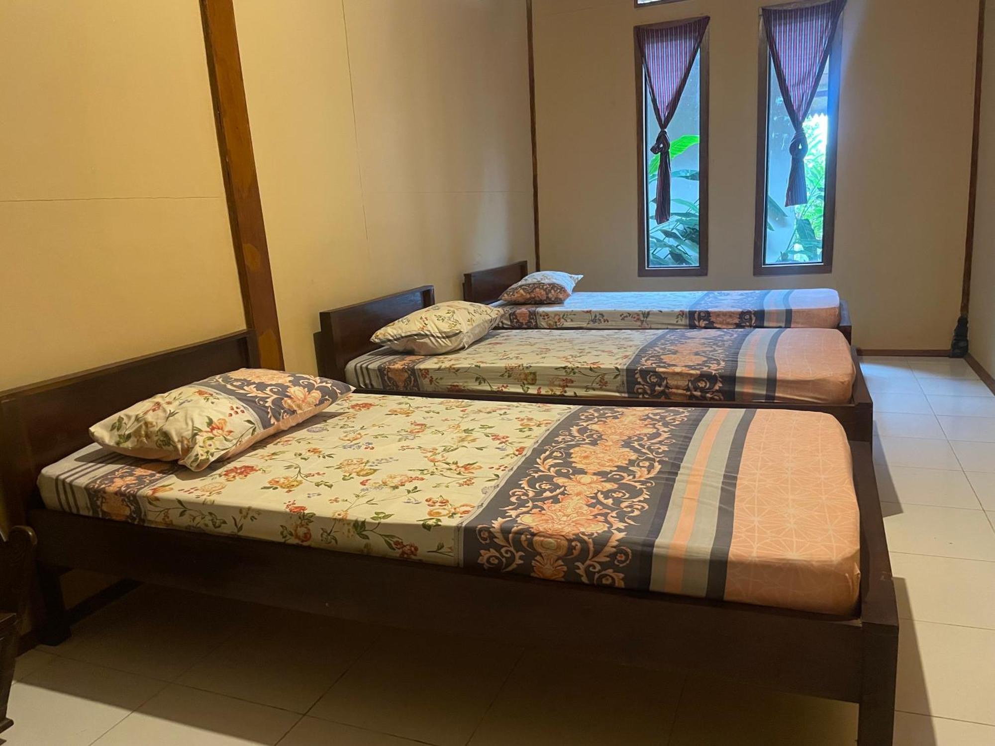 Sanggar Pantcha Indra Guest House Kemuning Exterior foto